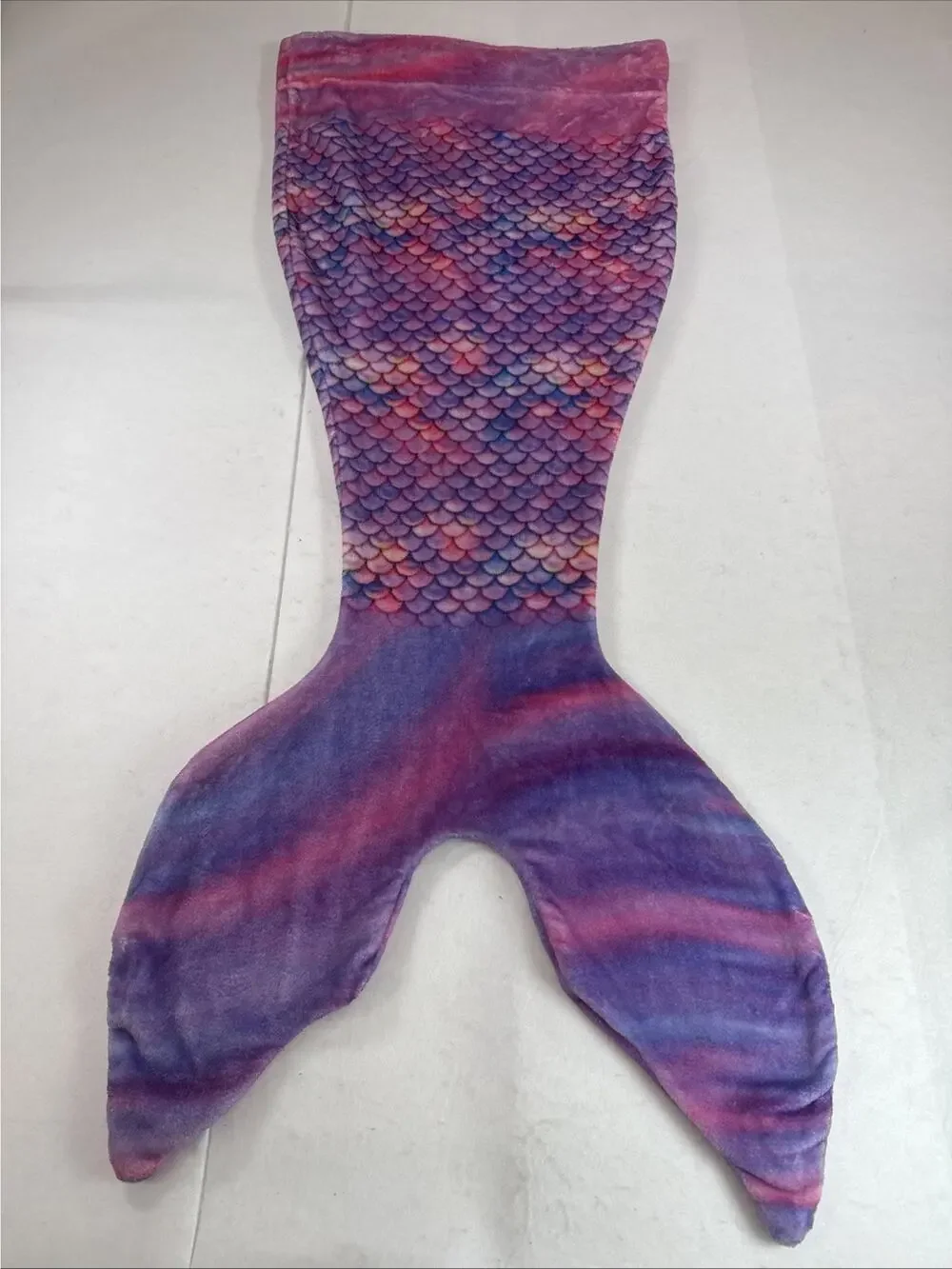 Comfy Tails Mermaid Tails Fleece Cozy Throw Blanket Purple/Pink Size 21 x 44